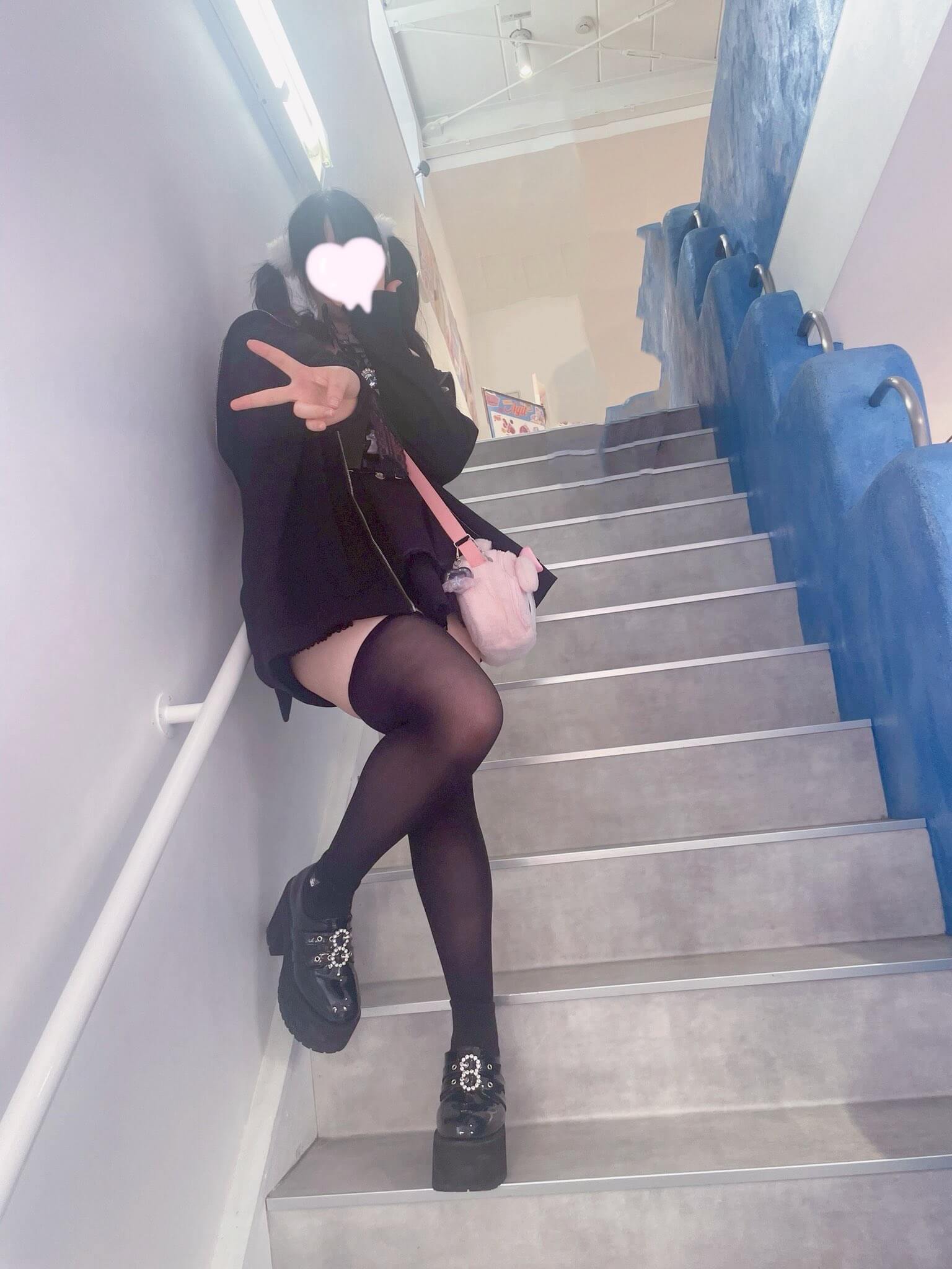 【画像】地雷系な女の子の髪型とかメイクとか私服カワイイんよなぁ