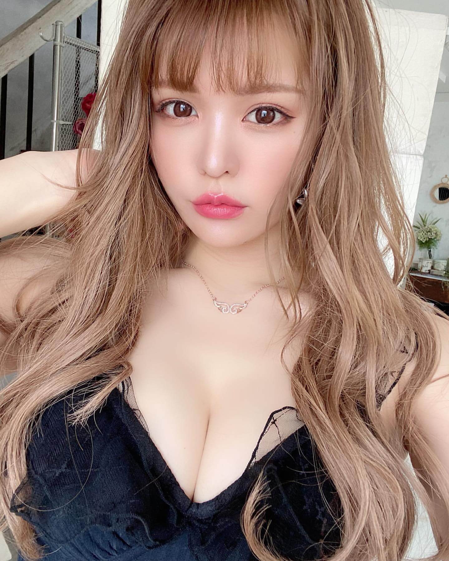 【画像】SNSで水着姿アップして承認欲求満たす女さん