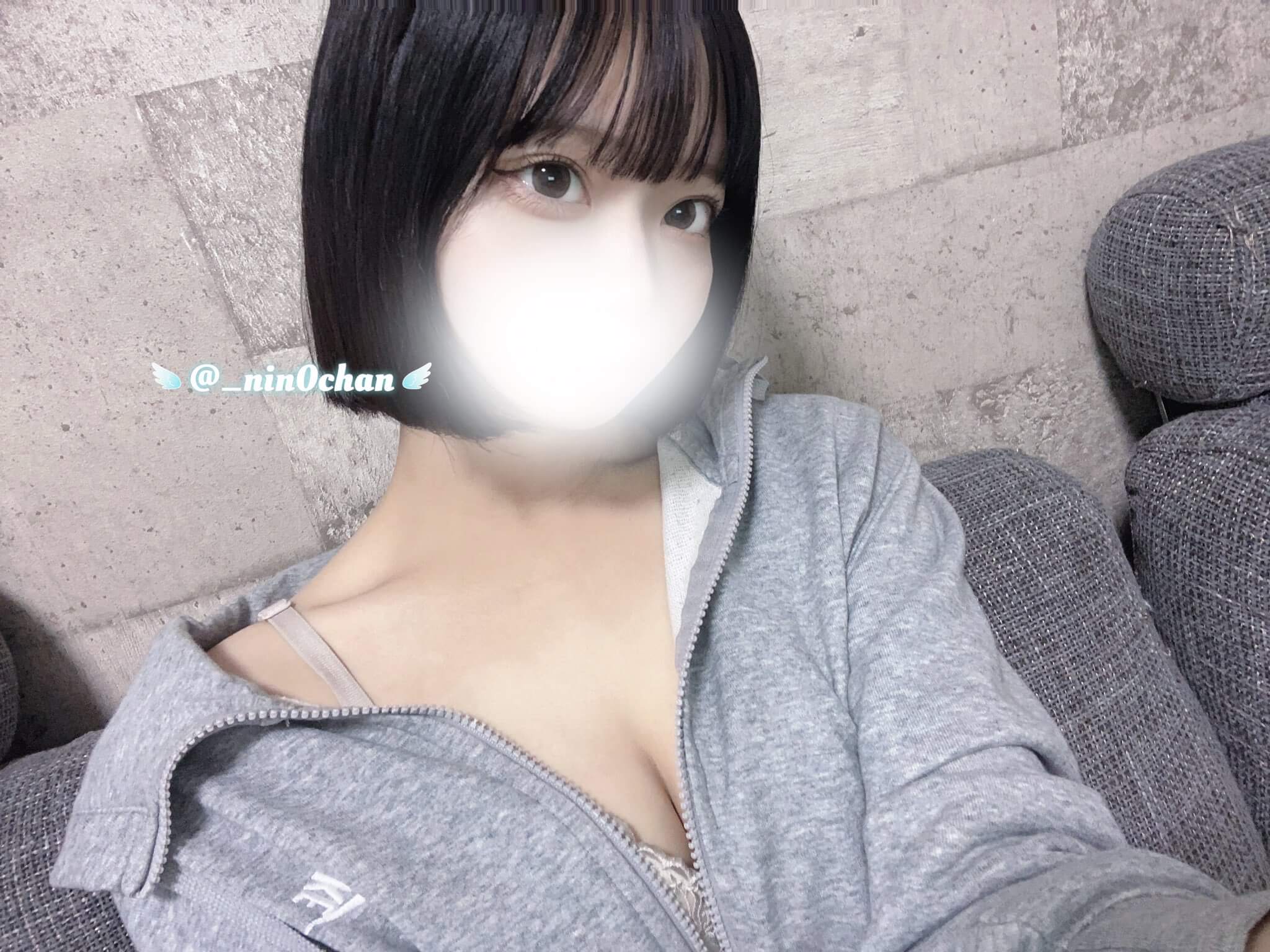 【画像】ゆるゆるな女の子の部屋着姿にガマンできる男おらんて