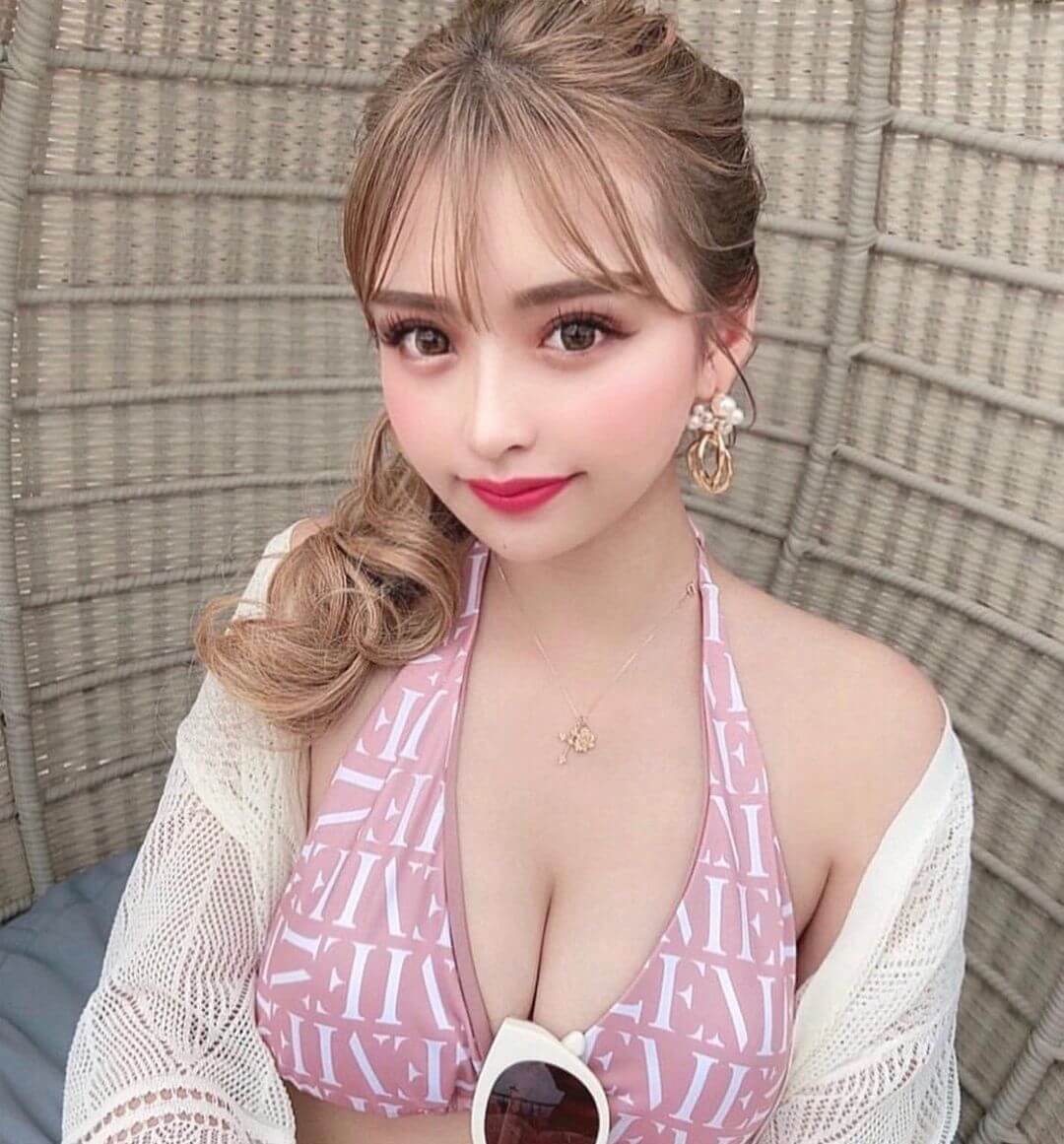 【画像】シコられてなんぼの美巨乳水着女子