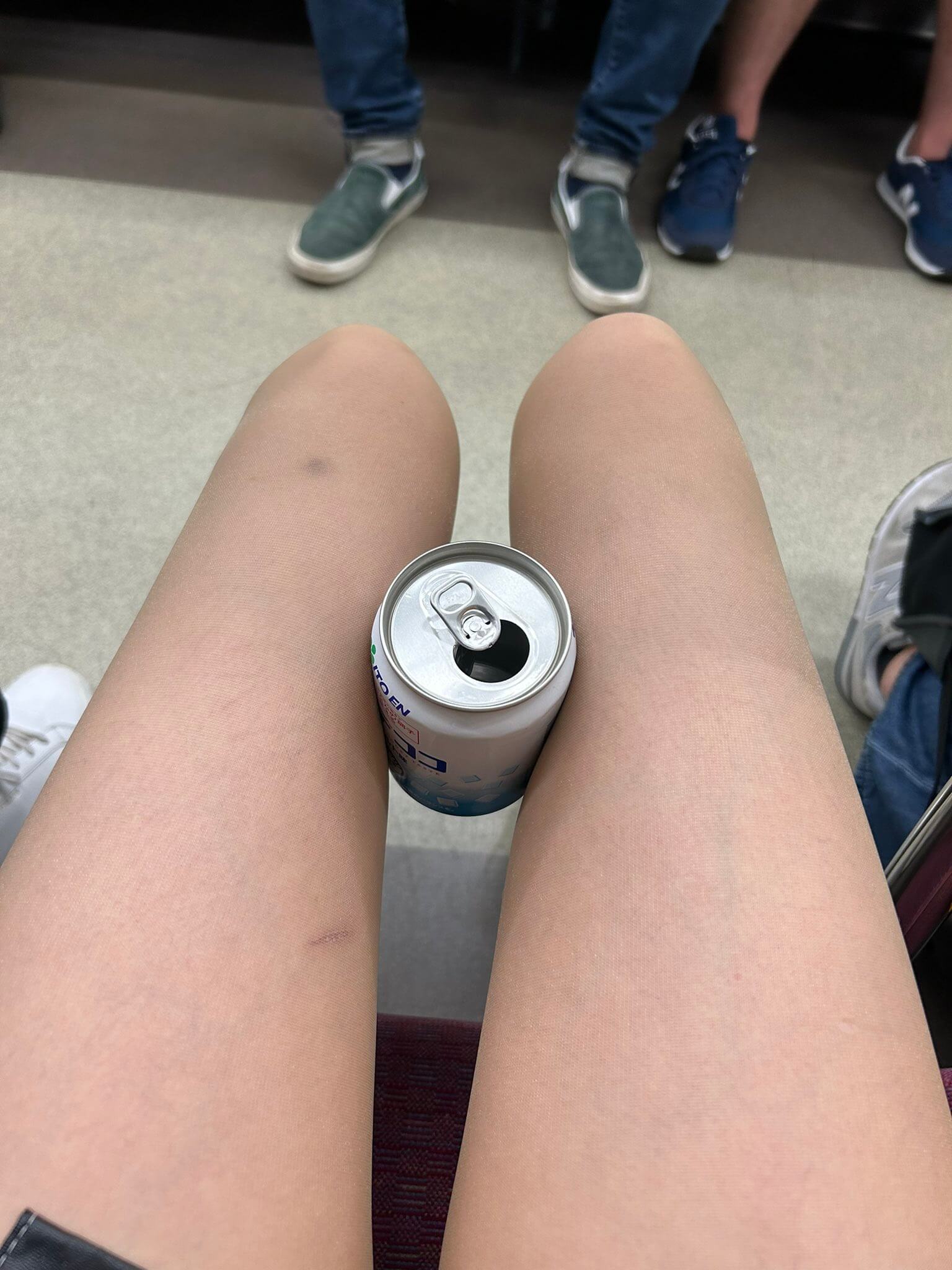 【画像】こういうドスケベふともも画像上げておっさんﾎｲﾎｲ女さん