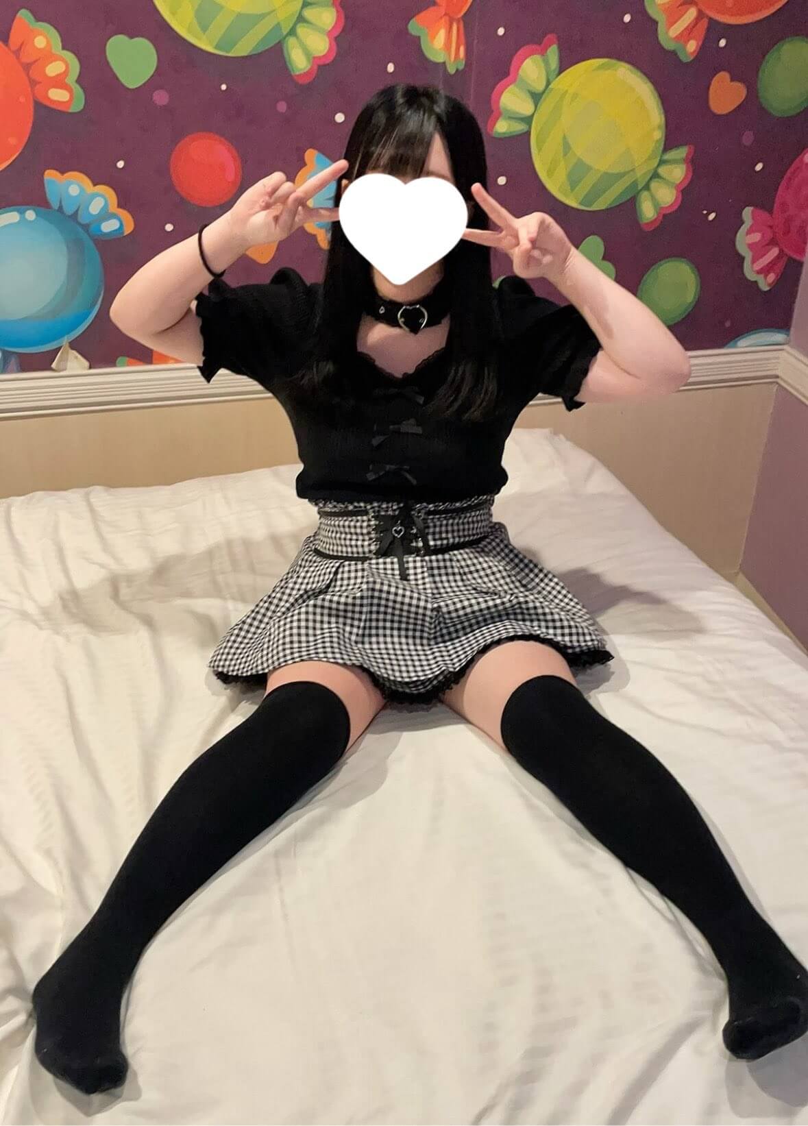 【P活女子画像】これからおぢ達のちんぽしゃぶるパパ活女子がムネアツｗｗ